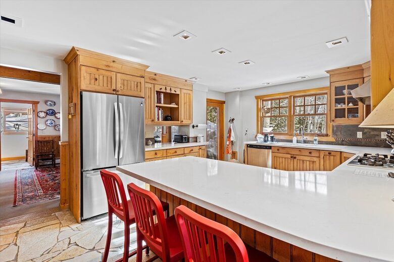 Double ovens, five burner stove. Dinnerware for 16