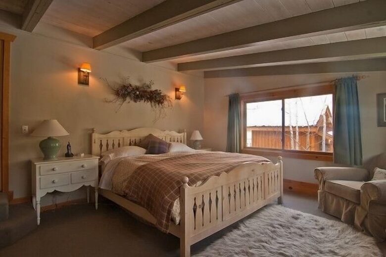 Master bedroom with Mountian/forest views