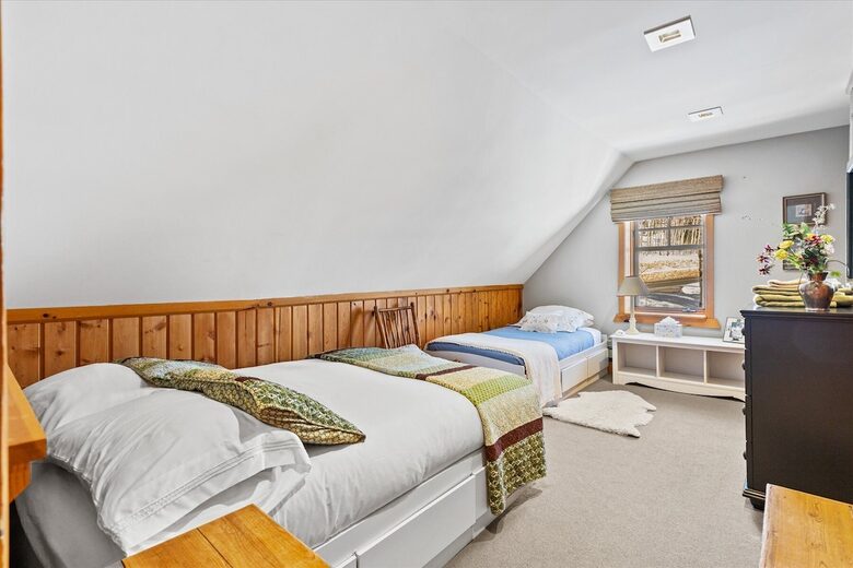 2nd bedroom, Full and twin