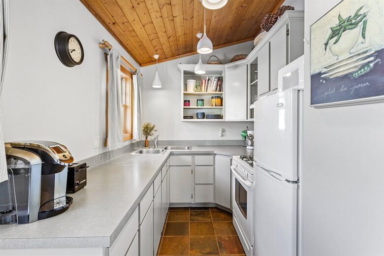Studio kitchen. The extra fridge is useful