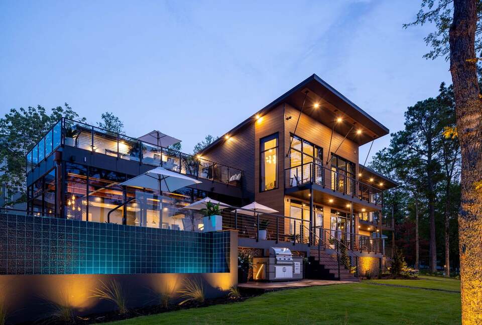 Lakefront Masterpiece on Private Peninsula - Eatonton, Georgia