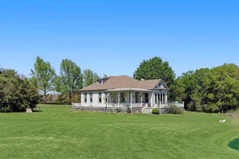 Brenham-Home/Barn & "Little Spot of Heaven" Vacation Retreat - Brenham, Texas