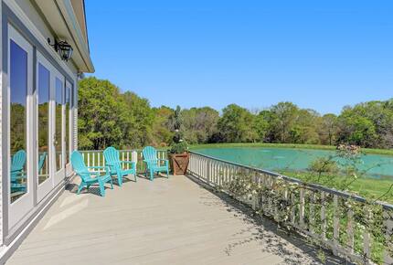 Brenham-Home/Barn & "Little Spot of Heaven" Vacation Retreat - Brenham, Texas