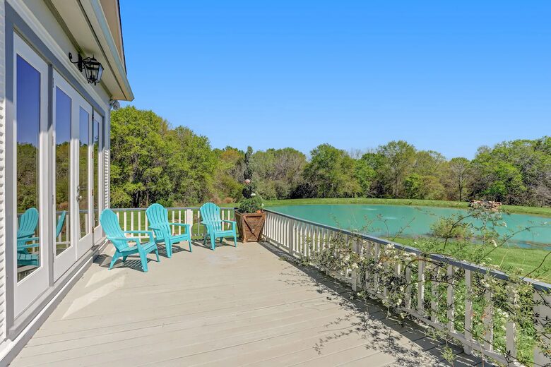 Brenham-Home/Barn & "Little Spot of Heaven" Vacation Retreat - Brenham, Texas