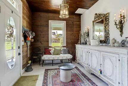 Brenham-Home/Barn & "Little Spot of Heaven" Vacation Retreat - Brenham, Texas