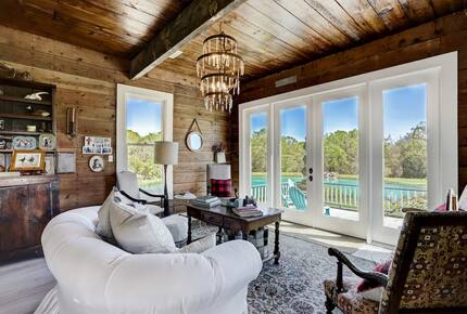 Brenham-Home/Barn & "Little Spot of Heaven" Vacation Retreat - Brenham, Texas