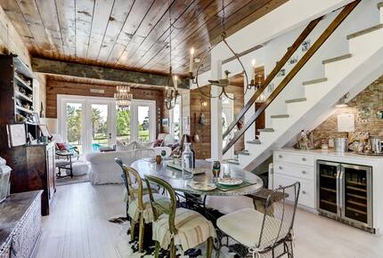 Brenham-Home/Barn & "Little Spot of Heaven" Vacation Retreat - Brenham, Texas