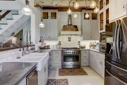 Brenham-Home/Barn & "Little Spot of Heaven" Vacation Retreat - Brenham, Texas