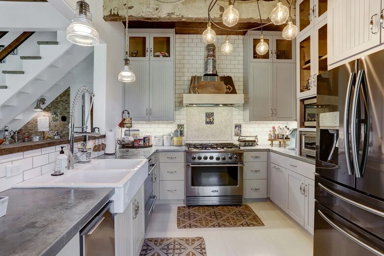 Brenham-Home/Barn & "Little Spot of Heaven" Vacation Retreat - Brenham, Texas