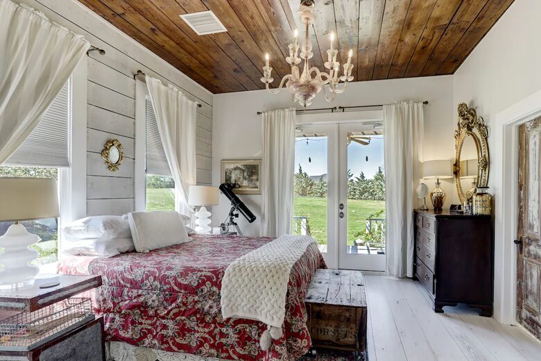 Brenham-Home/Barn & "Little Spot of Heaven" Vacation Retreat - Brenham, Texas