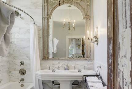 Brenham-Home/Barn & "Little Spot of Heaven" Vacation Retreat - Brenham, Texas