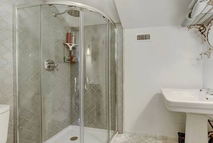 Brenham-Home/Barn & "Little Spot of Heaven" Vacation Retreat - Brenham, Texas