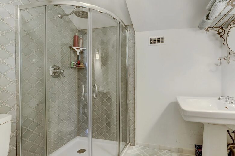 Brenham-Home/Barn & "Little Spot of Heaven" Vacation Retreat - Brenham, Texas