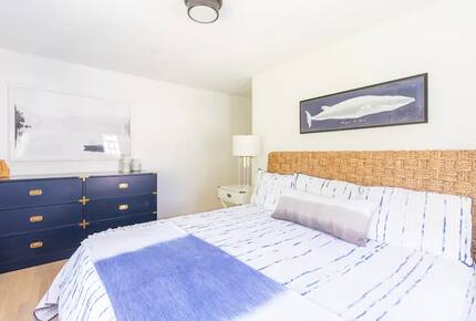 Classic New England Beach Home | Steps from beach and downtown - Falmouth, Massachusetts