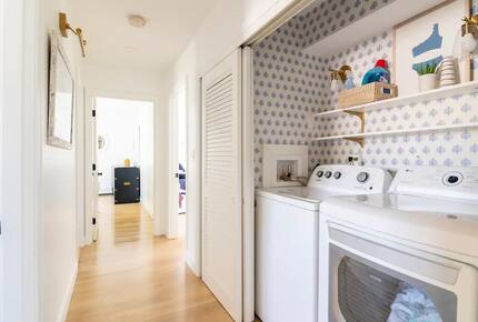 Classic New England Beach Home | Steps from beach and downtown - Falmouth, Massachusetts