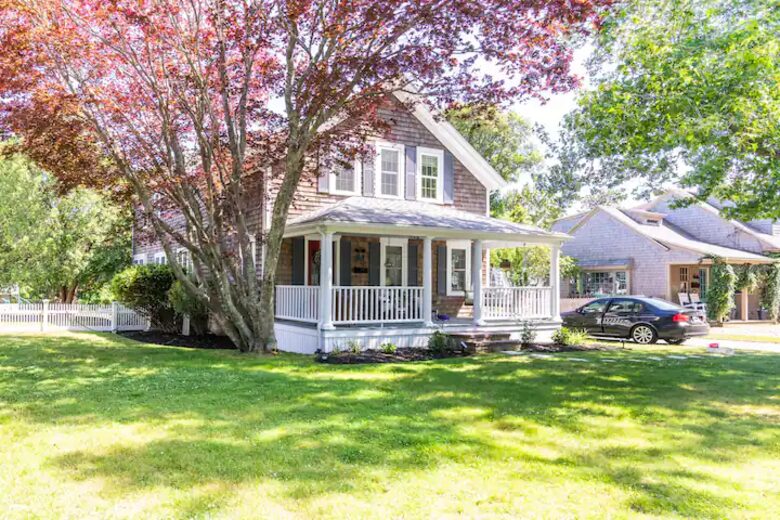 Classic New England Beach Home | Steps from beach and downtown - Falmouth, Massachusetts