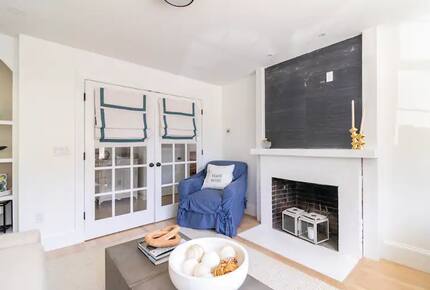 Classic New England Beach Home | Steps from beach and downtown - Falmouth, Massachusetts