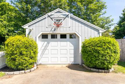 Classic New England Beach Home | Steps from beach and downtown - Falmouth, Massachusetts
