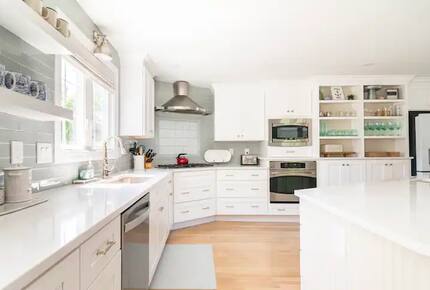 Classic New England Beach Home | Steps from beach and downtown - Falmouth, Massachusetts