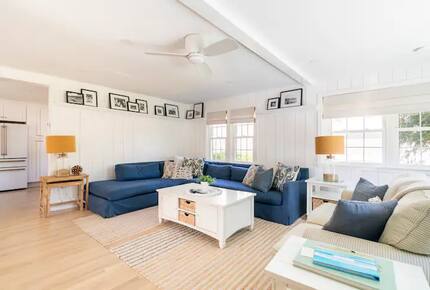 Classic New England Beach Home | Steps from beach and downtown - Falmouth, Massachusetts