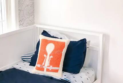 Classic New England Beach Home | Steps from beach and downtown - Falmouth, Massachusetts