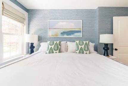 Classic New England Beach Home | Steps from beach and downtown - Falmouth, Massachusetts