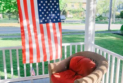 Classic New England Beach Home | Steps from beach and downtown - Falmouth, Massachusetts