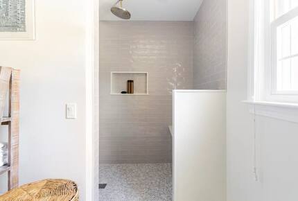 Classic New England Beach Home | Steps from beach and downtown - Falmouth, Massachusetts