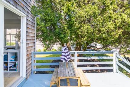 Classic New England Beach Home | Steps from beach and downtown - Falmouth, Massachusetts