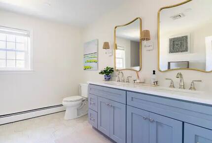 Classic New England Beach Home | Steps from beach and downtown - Falmouth, Massachusetts