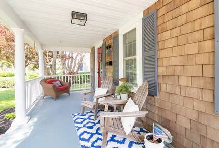 Classic New England Beach Home | Steps from beach and downtown - Falmouth, Massachusetts