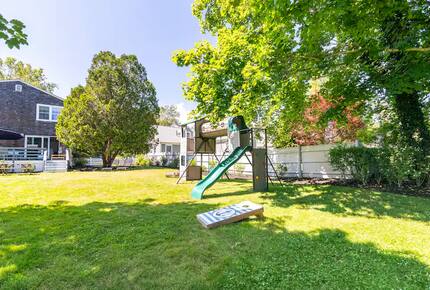 Classic New England Beach Home | Steps from beach and downtown - Falmouth, Massachusetts