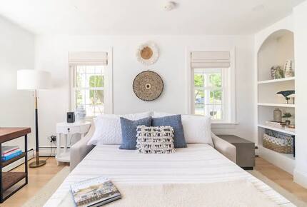 Classic New England Beach Home | Steps from beach and downtown - Falmouth, Massachusetts