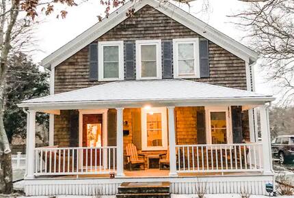 Classic New England Beach Home | Steps from beach and downtown - Falmouth, Massachusetts