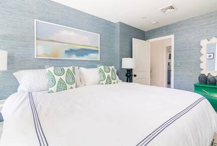 Classic New England Beach Home | Steps from beach and downtown - Falmouth, Massachusetts