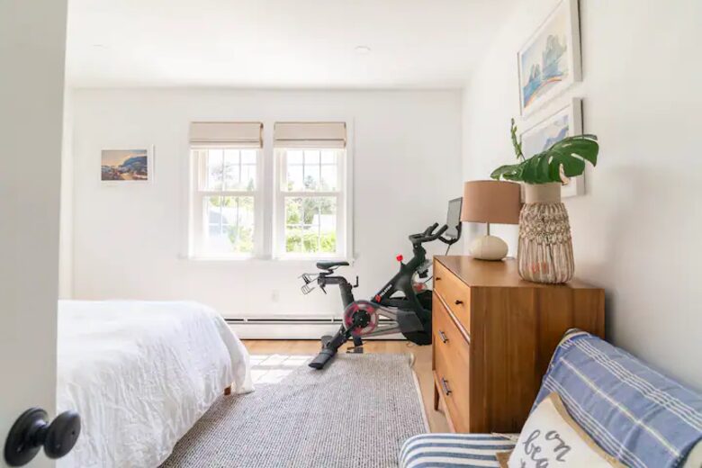 Classic New England Beach Home | Steps from beach and downtown - Falmouth, Massachusetts