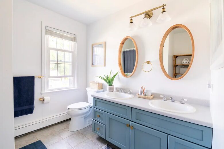 Classic New England Beach Home | Steps from beach and downtown - Falmouth, Massachusetts