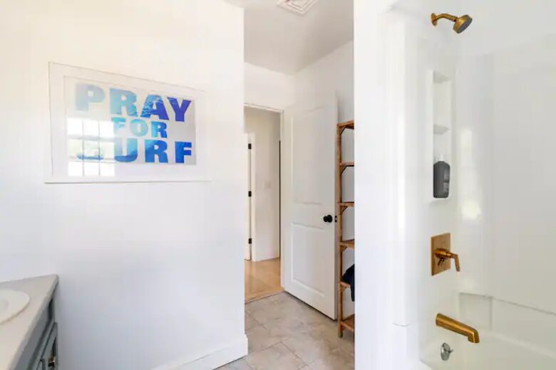 Classic New England Beach Home | Steps from beach and downtown - Falmouth, Massachusetts