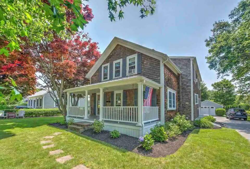 Classic New England Beach Home | Steps from beach and downtown - Falmouth, Massachusetts