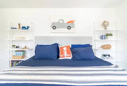 Classic New England Beach Home | Steps from beach and downtown - Falmouth, Massachusetts