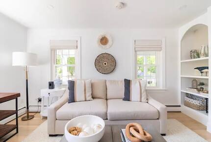 Classic New England Beach Home | Steps from beach and downtown - Falmouth, Massachusetts