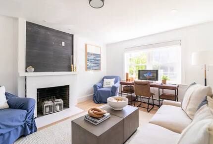 Classic New England Beach Home | Steps from beach and downtown - Falmouth, Massachusetts