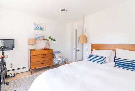 Classic New England Beach Home | Steps from beach and downtown - Falmouth, Massachusetts