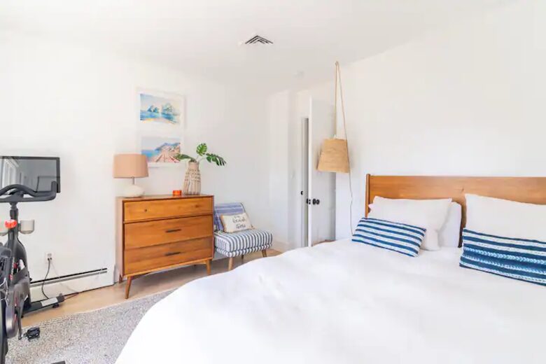 Classic New England Beach Home | Steps from beach and downtown - Falmouth, Massachusetts