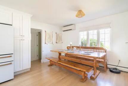 Classic New England Beach Home | Steps from beach and downtown - Falmouth, Massachusetts