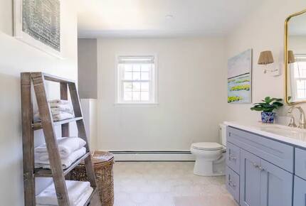 Classic New England Beach Home | Steps from beach and downtown - Falmouth, Massachusetts