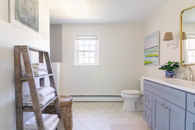 Classic New England Beach Home | Steps from beach and downtown - Falmouth, Massachusetts