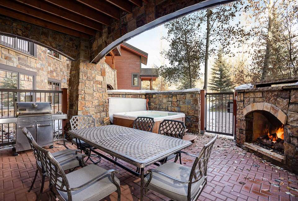 Bear Lodge Cozy Condo with a Hot Tub - Steamboat Springs, Colorado