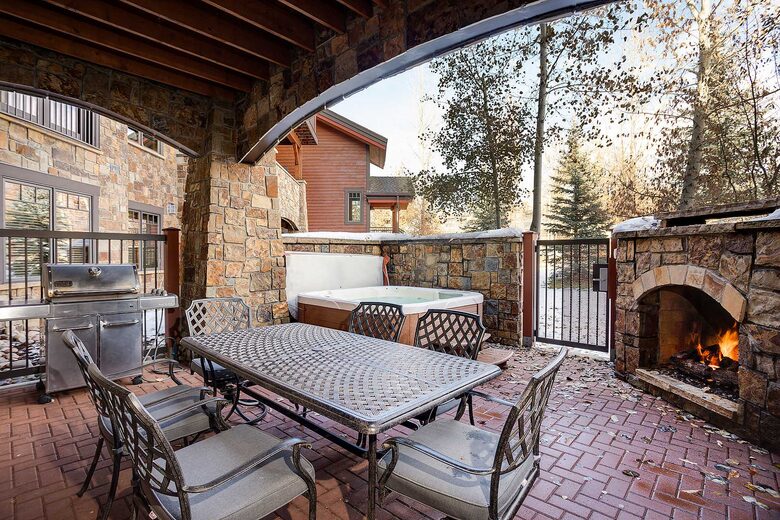 Bear Lodge Cozy Condo with a Hot Tub - Steamboat Springs, Colorado