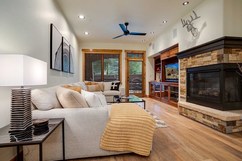 Bear Lodge Cozy Condo with a Hot Tub - Steamboat Springs, Colorado